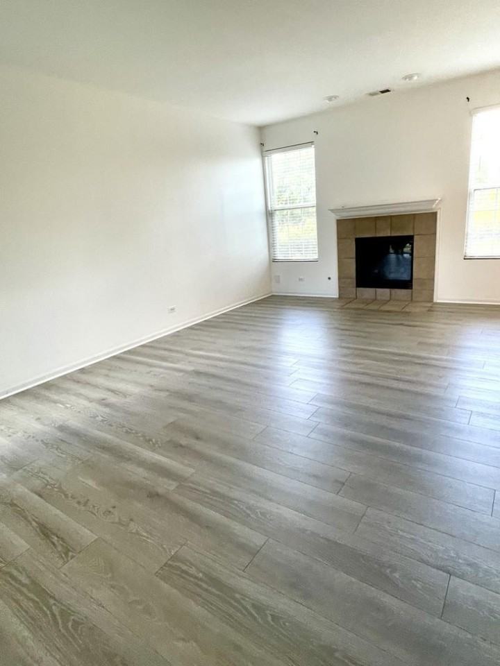 541 Springbrook Trl N - Photo 4 of 20