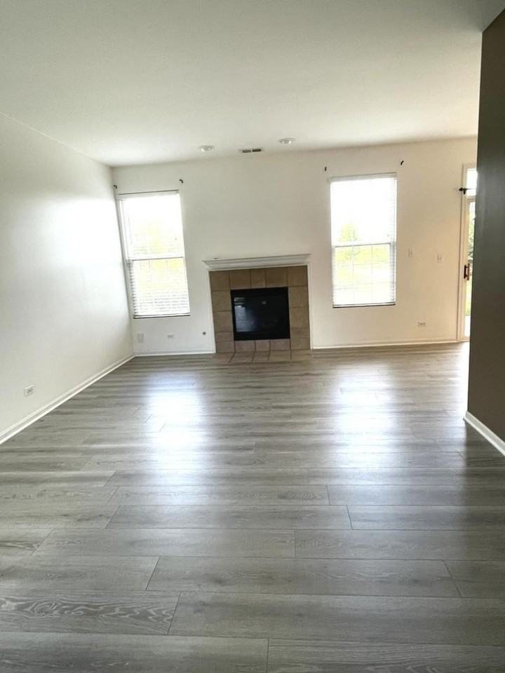 541 Springbrook Trl N - Photo 5 of 20