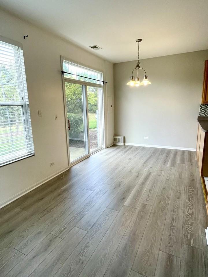 541 Springbrook Trl N - Photo 6 of 20