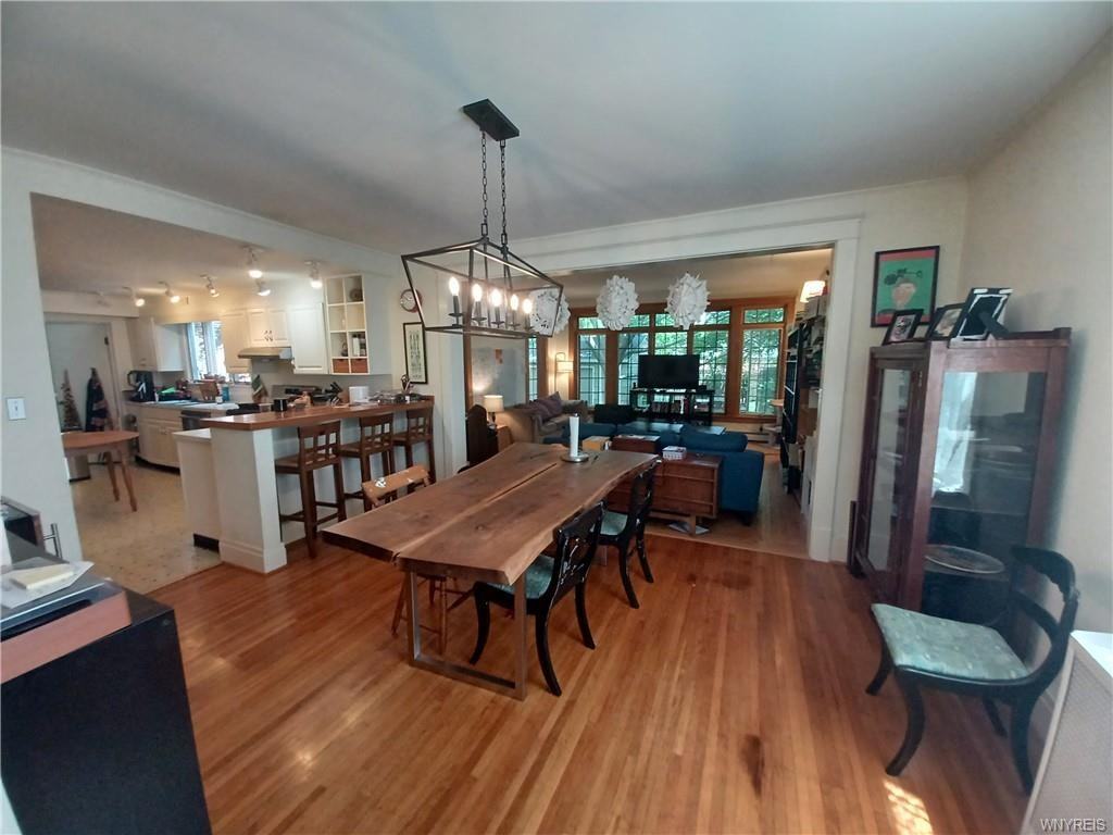 148 Roycroft Blvd - Photo 4 of 50