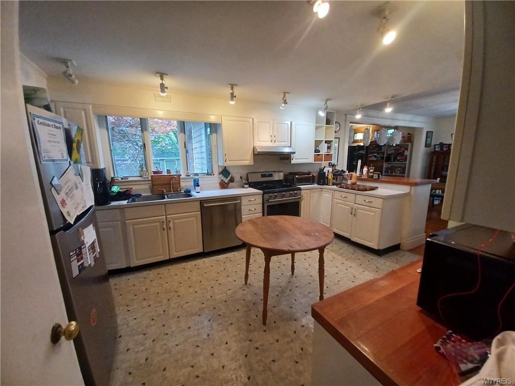 148 Roycroft Blvd - Photo 5 of 50