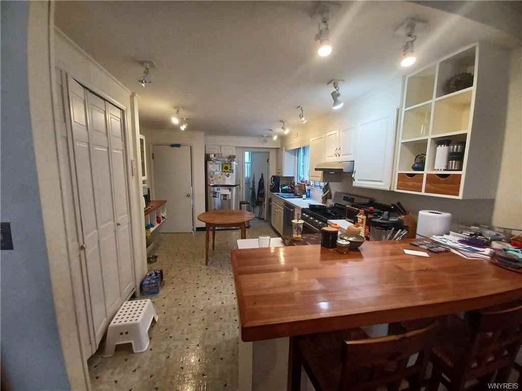 148 Roycroft Blvd - Photo 6 of 50