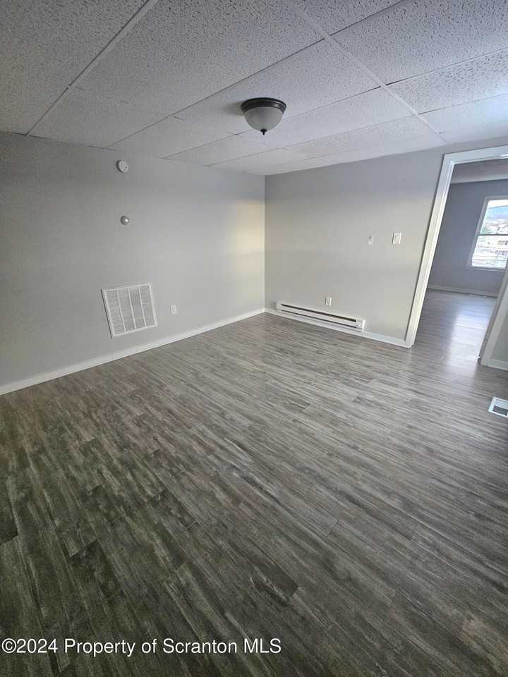 155 N Main St - Photo 4 of 9