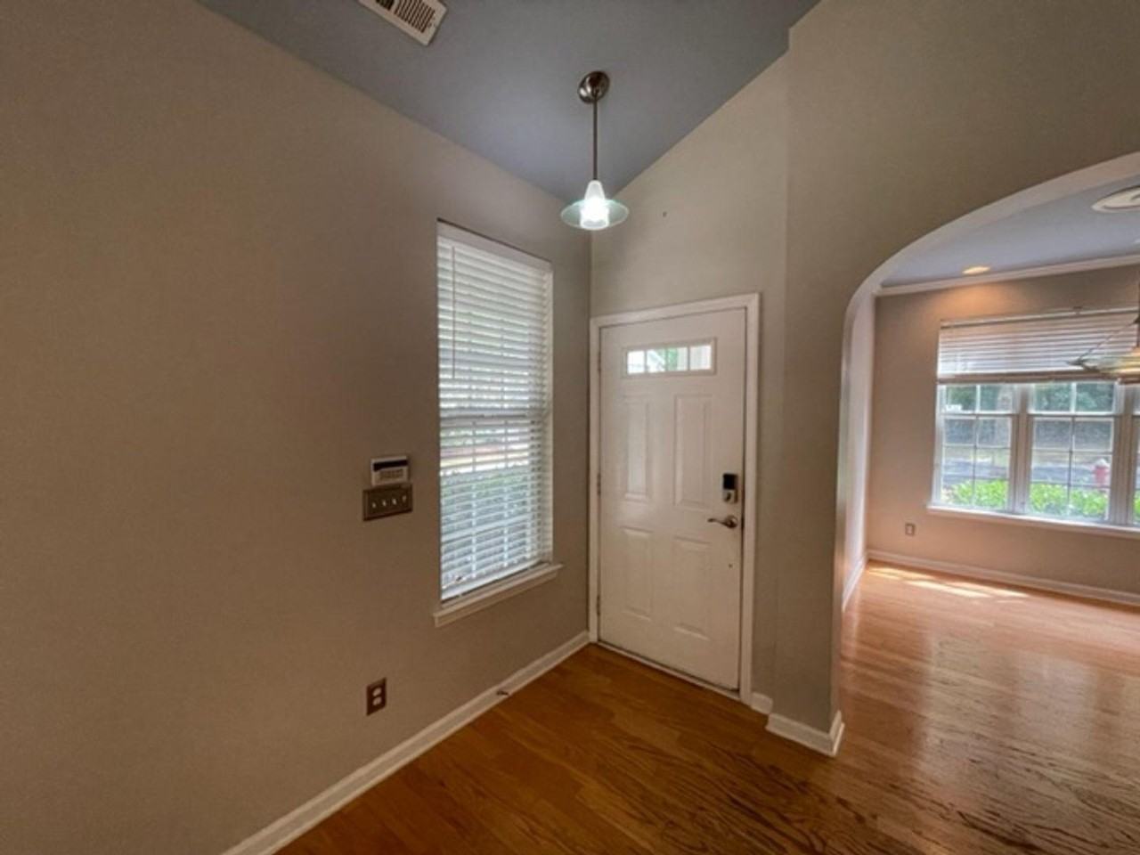 1920 Lost Ln - Photo 2 of 24