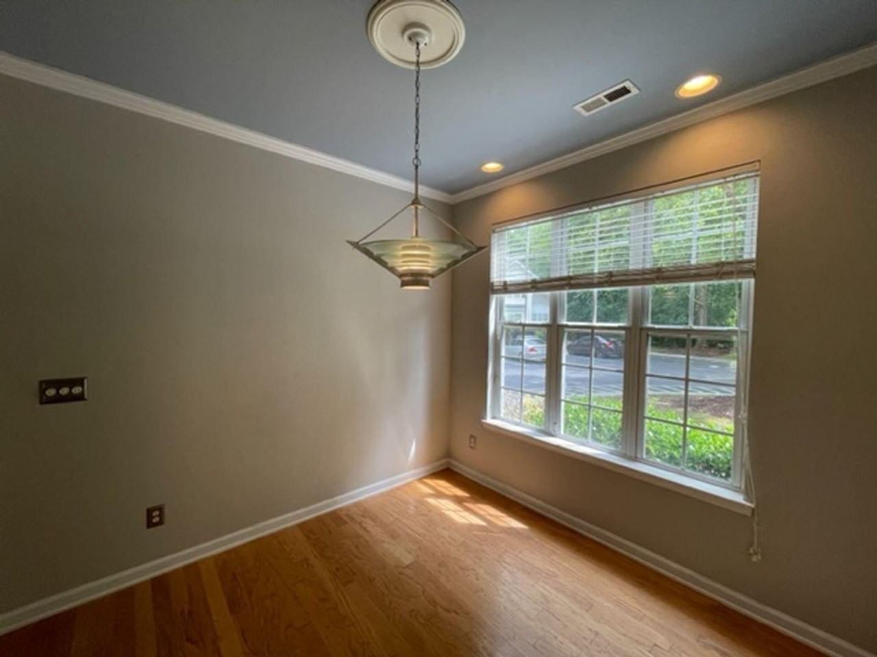 1920 Lost Ln - Photo 5 of 24