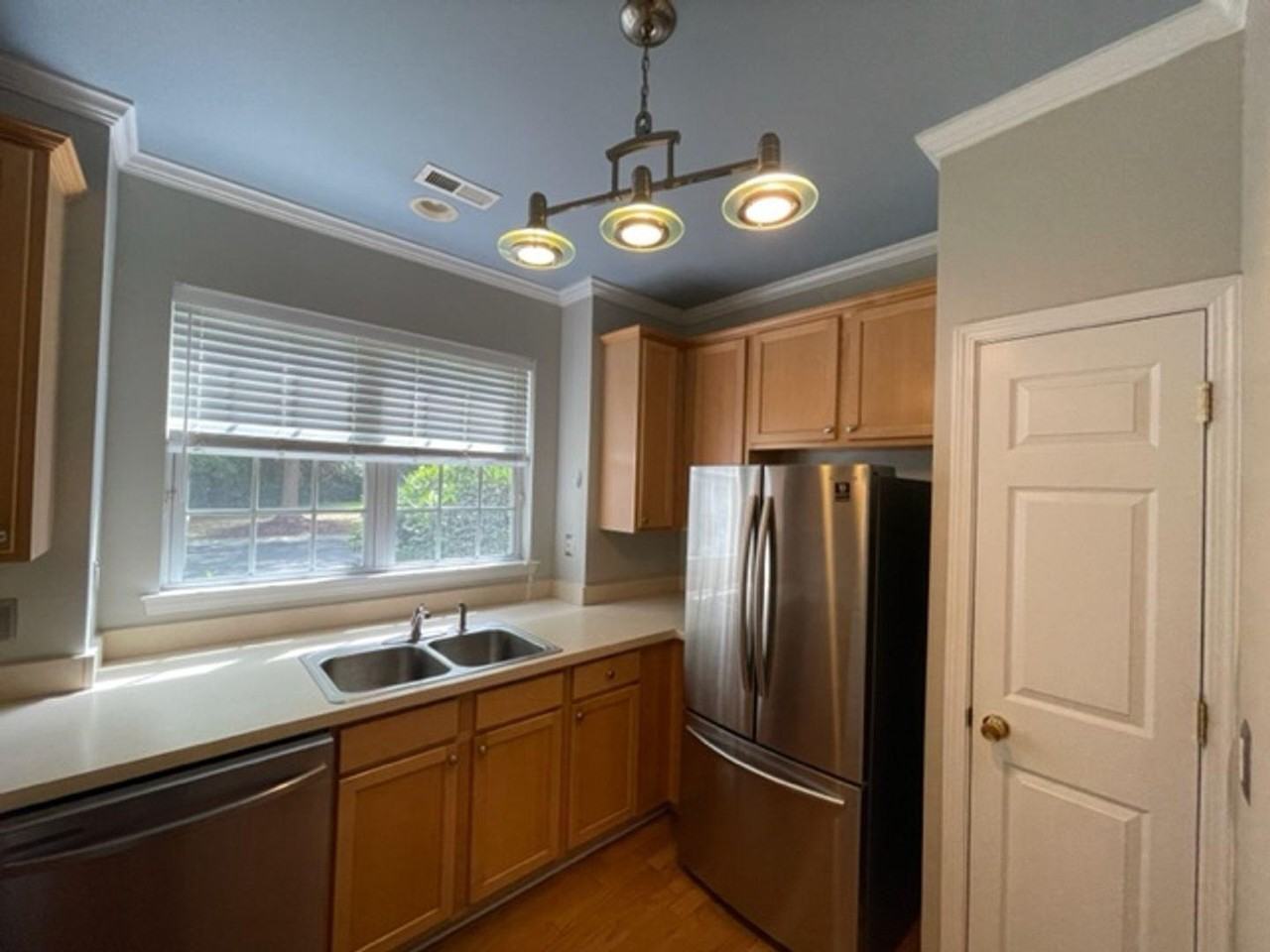 1920 Lost Ln - Photo 7 of 24