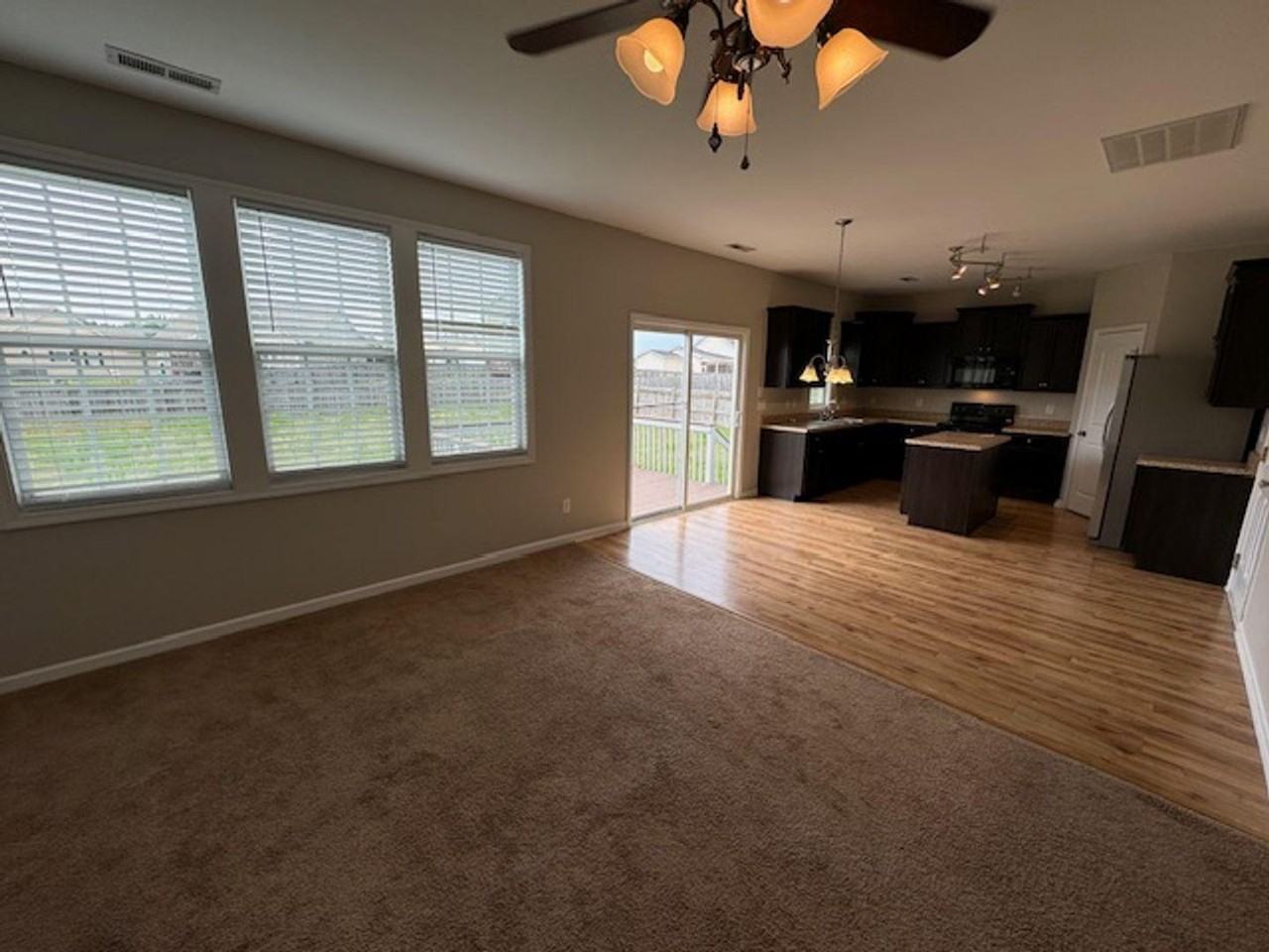 172 Jade St - Photo 6 of 31