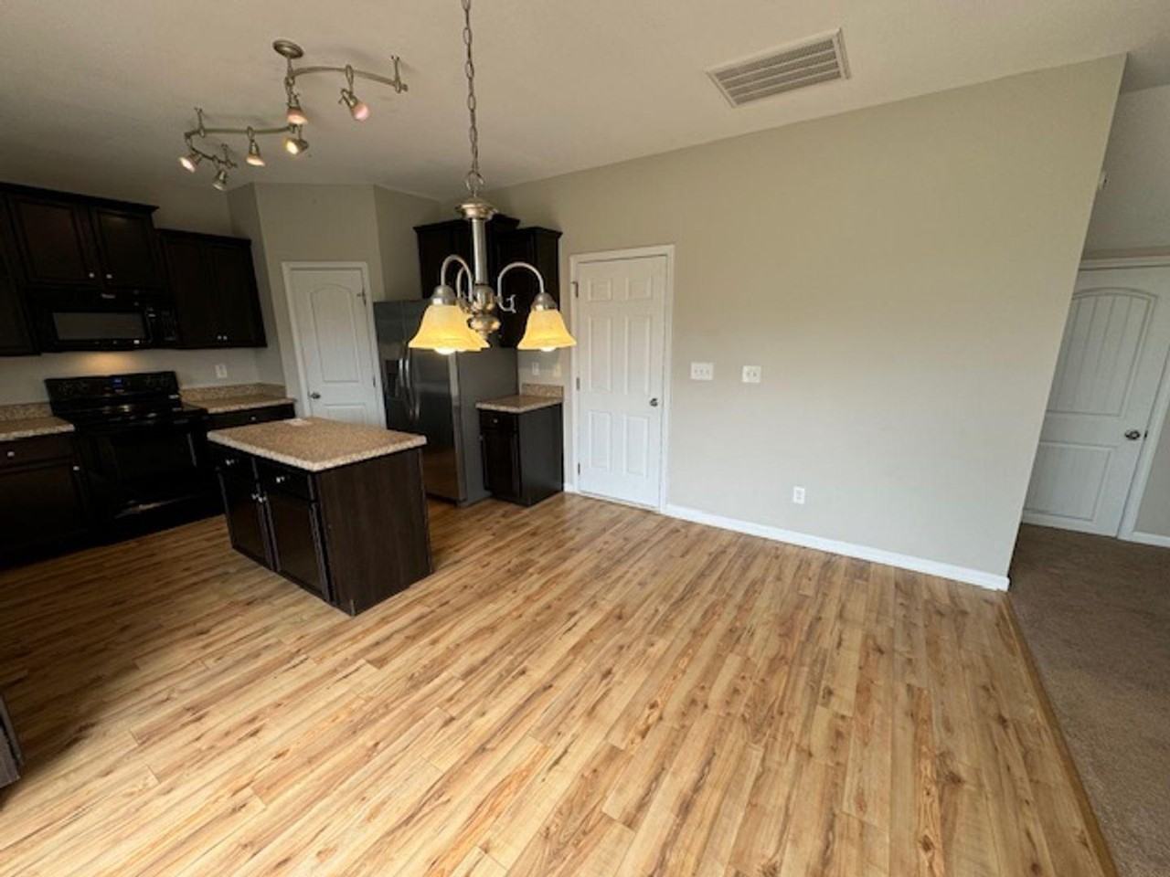 172 Jade St - Photo 7 of 31