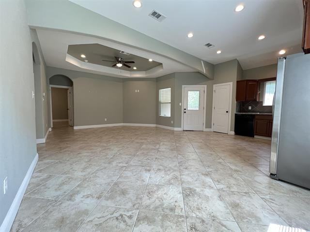 2711 Amber Ave - Photo 3 of 18