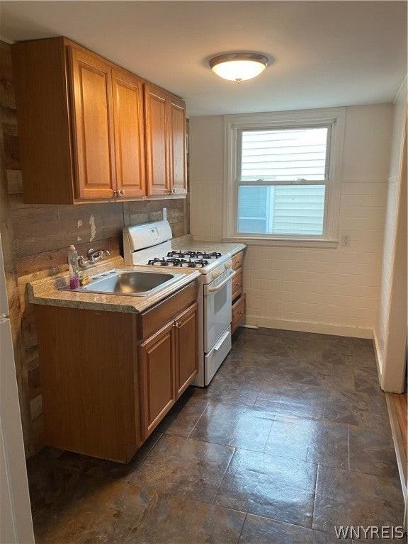 132 Concord Dr - Photo 2 of 9