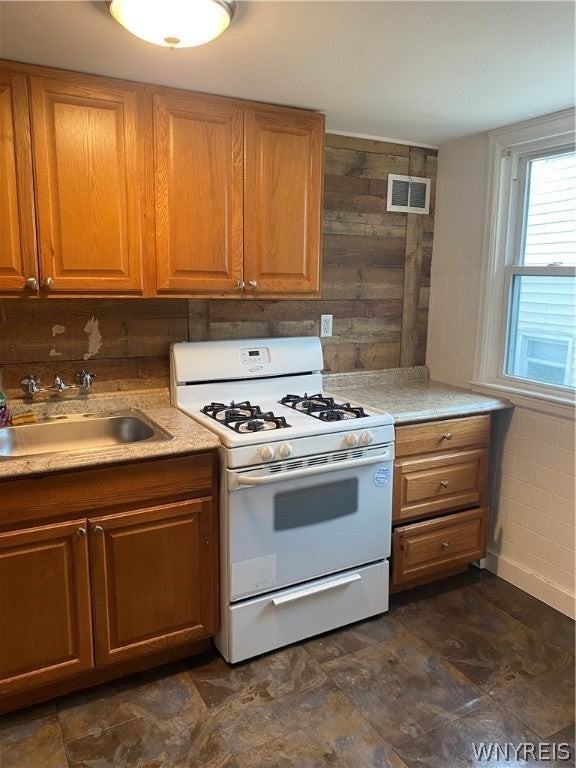 132 Concord Dr - Photo 3 of 9