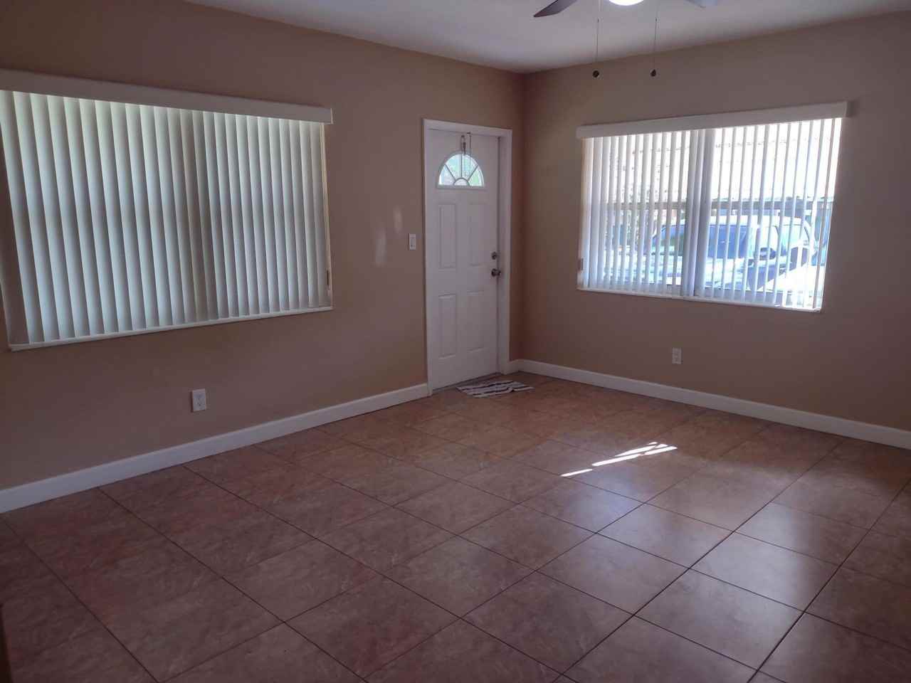 39 Se 4th St - Photo 2 of 10