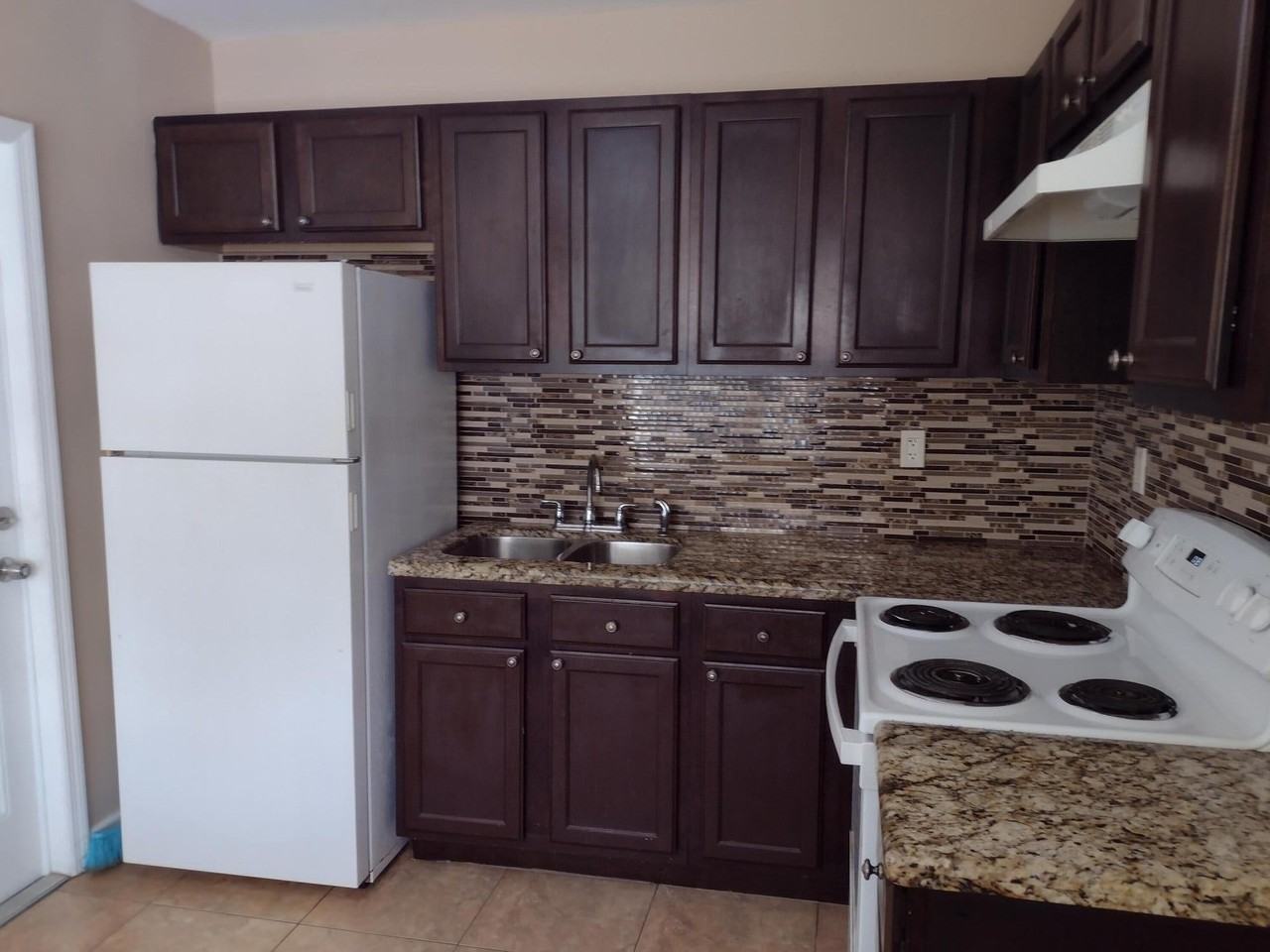 39 Se 4th St - Photo 3 of 10