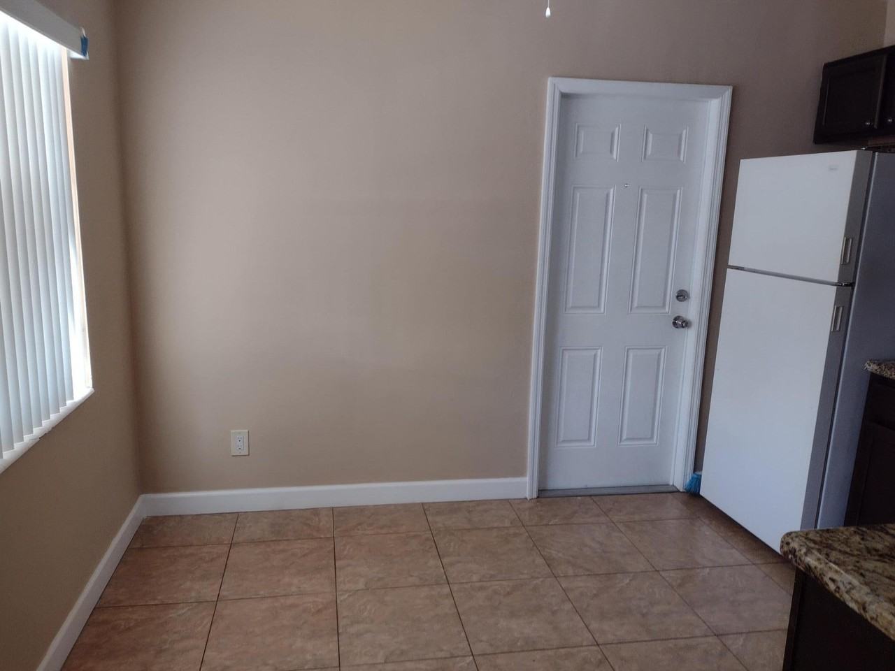 39 Se 4th St - Photo 4 of 10