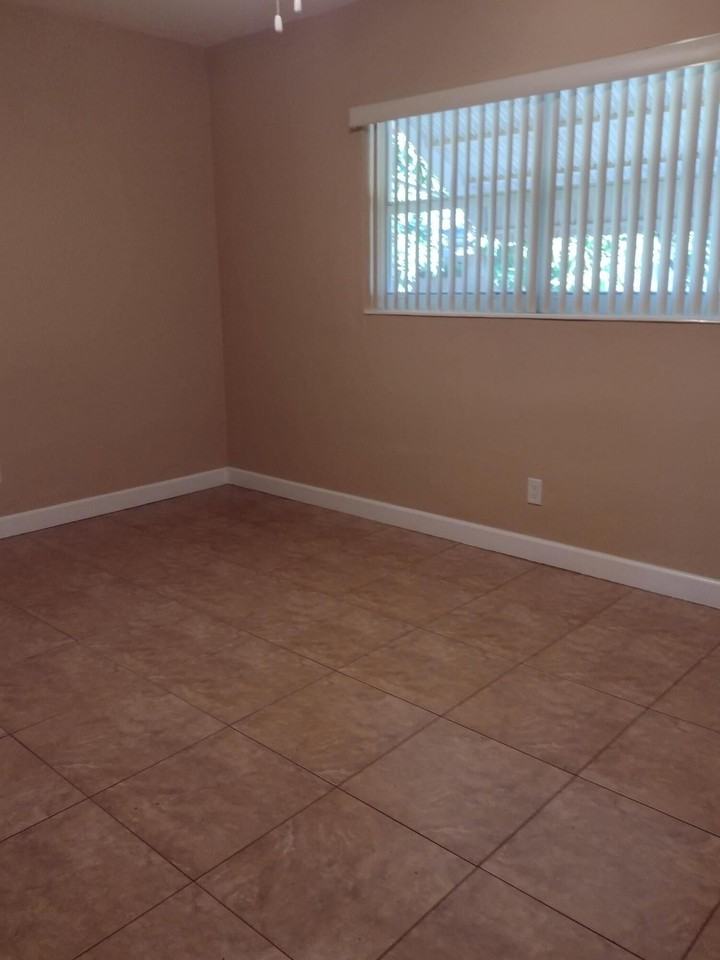 39 Se 4th St - Photo 7 of 10