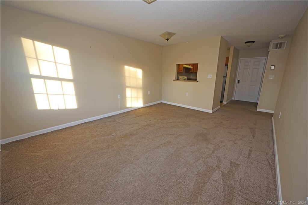 49 Highland St - Photo 4 of 20