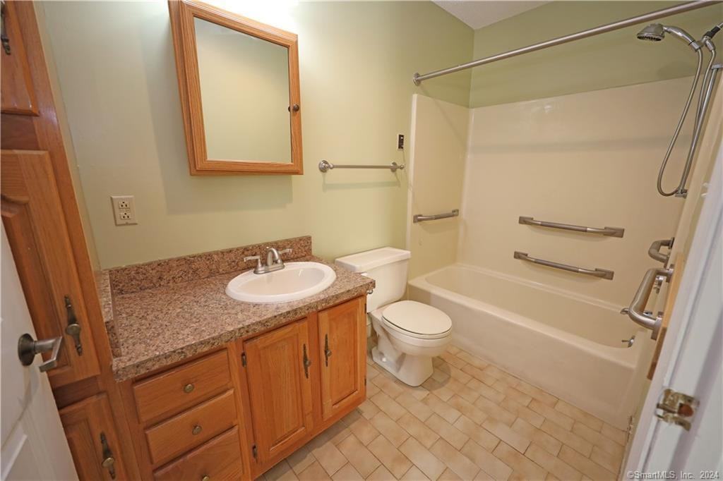 49 Highland St - Photo 7 of 20