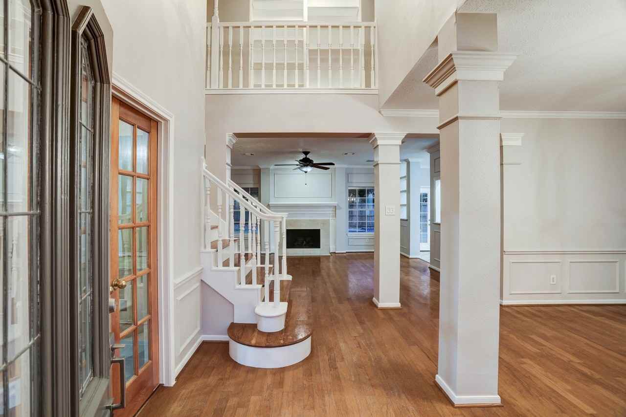 15923 Echo Lodge Dr - Photo 3 of 32