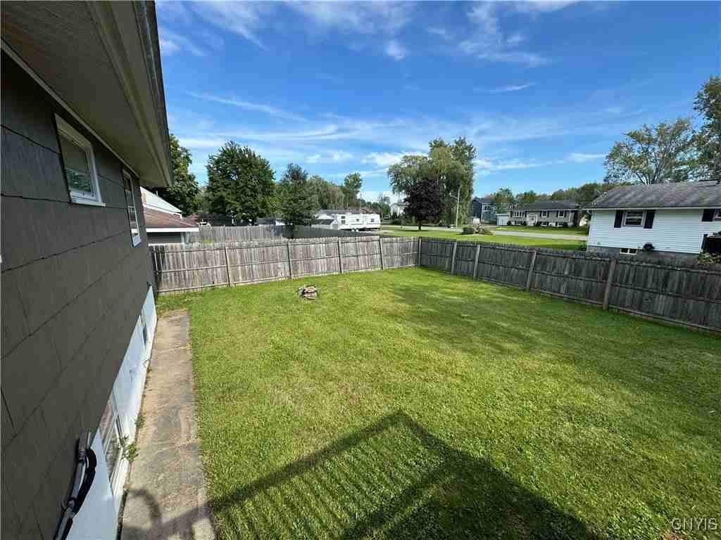 7870 Oneida Trl - Photo 3 of 22