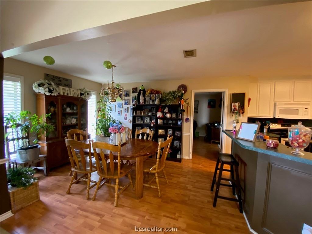 603 Brussels Dr - Photo 3 of 20