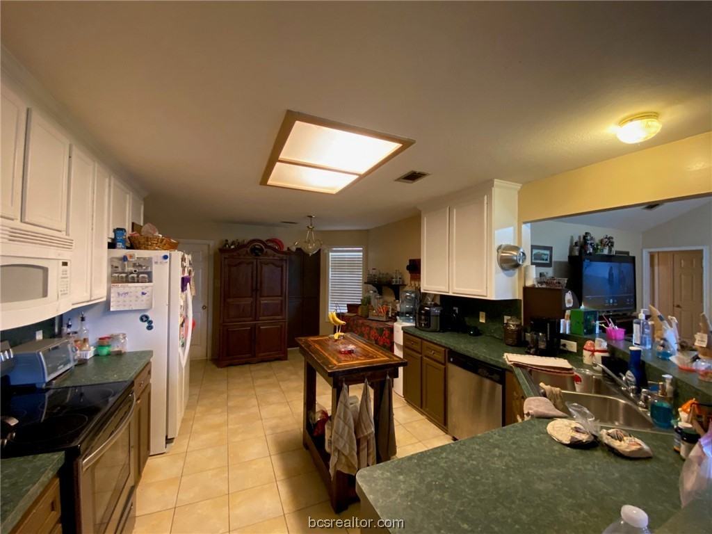 603 Brussels Dr - Photo 4 of 20