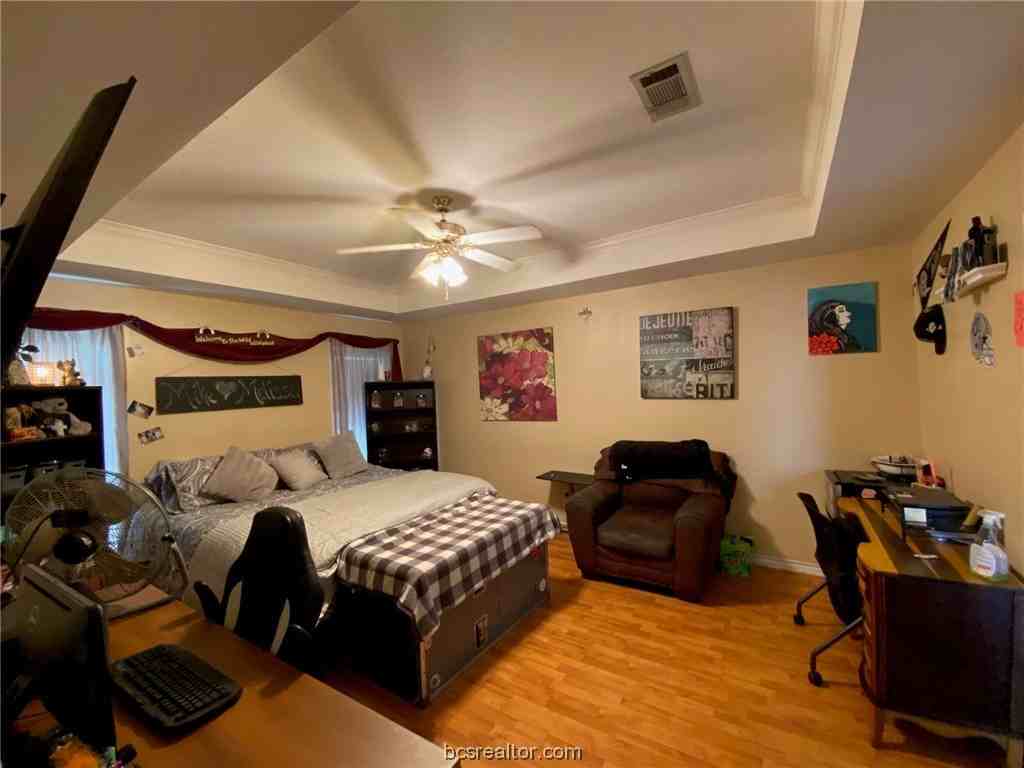 603 Brussels Dr - Photo 5 of 20