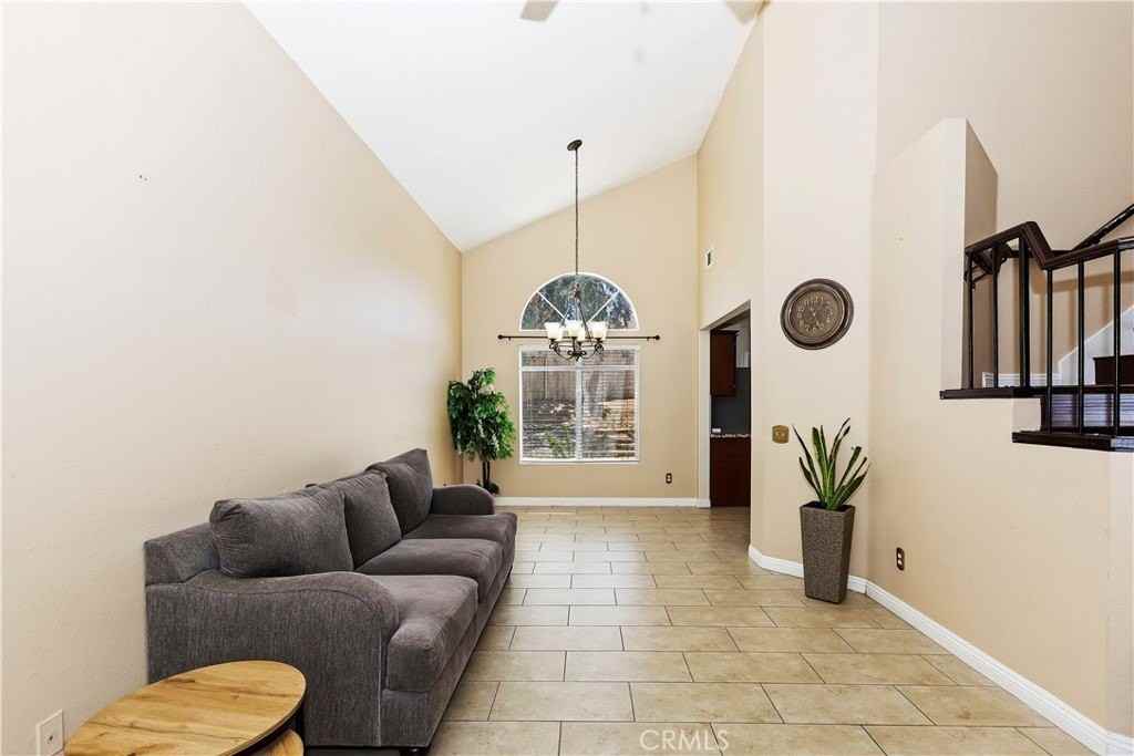 12803 Cardinal Rd - Photo 6 of 31