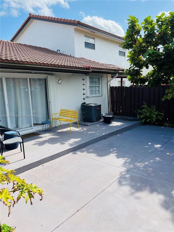 13569 Sw 62nd St - Photo 3 of 6