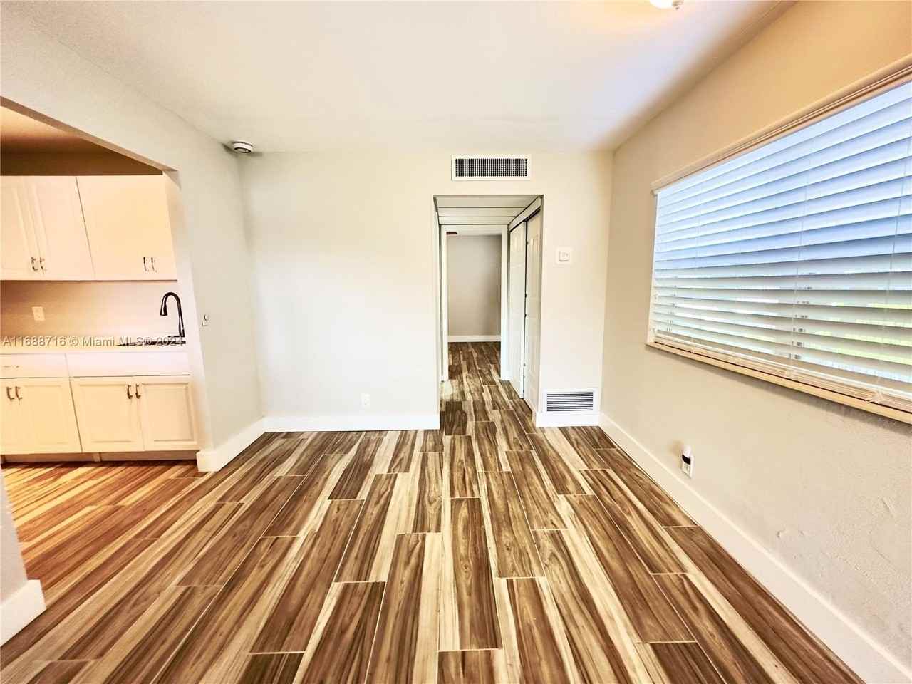 58 Monaco B 58 - Photo 4 of 21