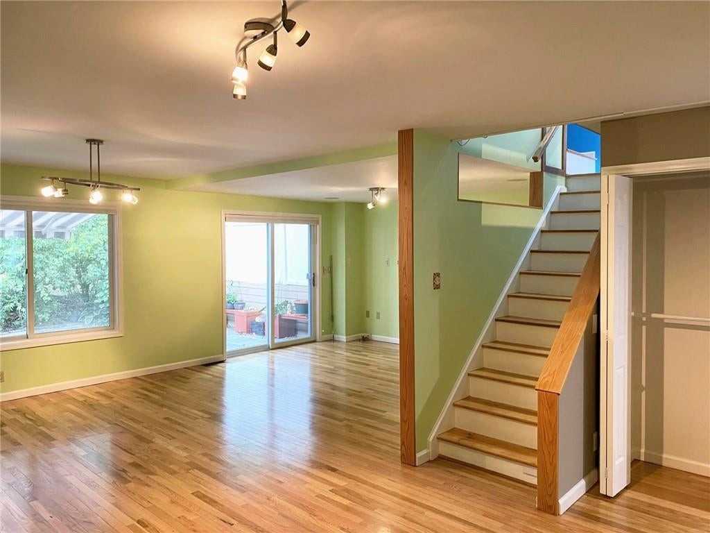 136 Winchester Dr - Photo 2 of 20