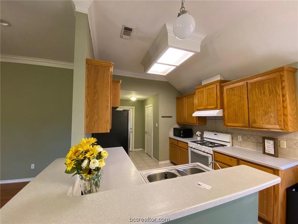 2309 Norham Dr - Photo 4 of 50