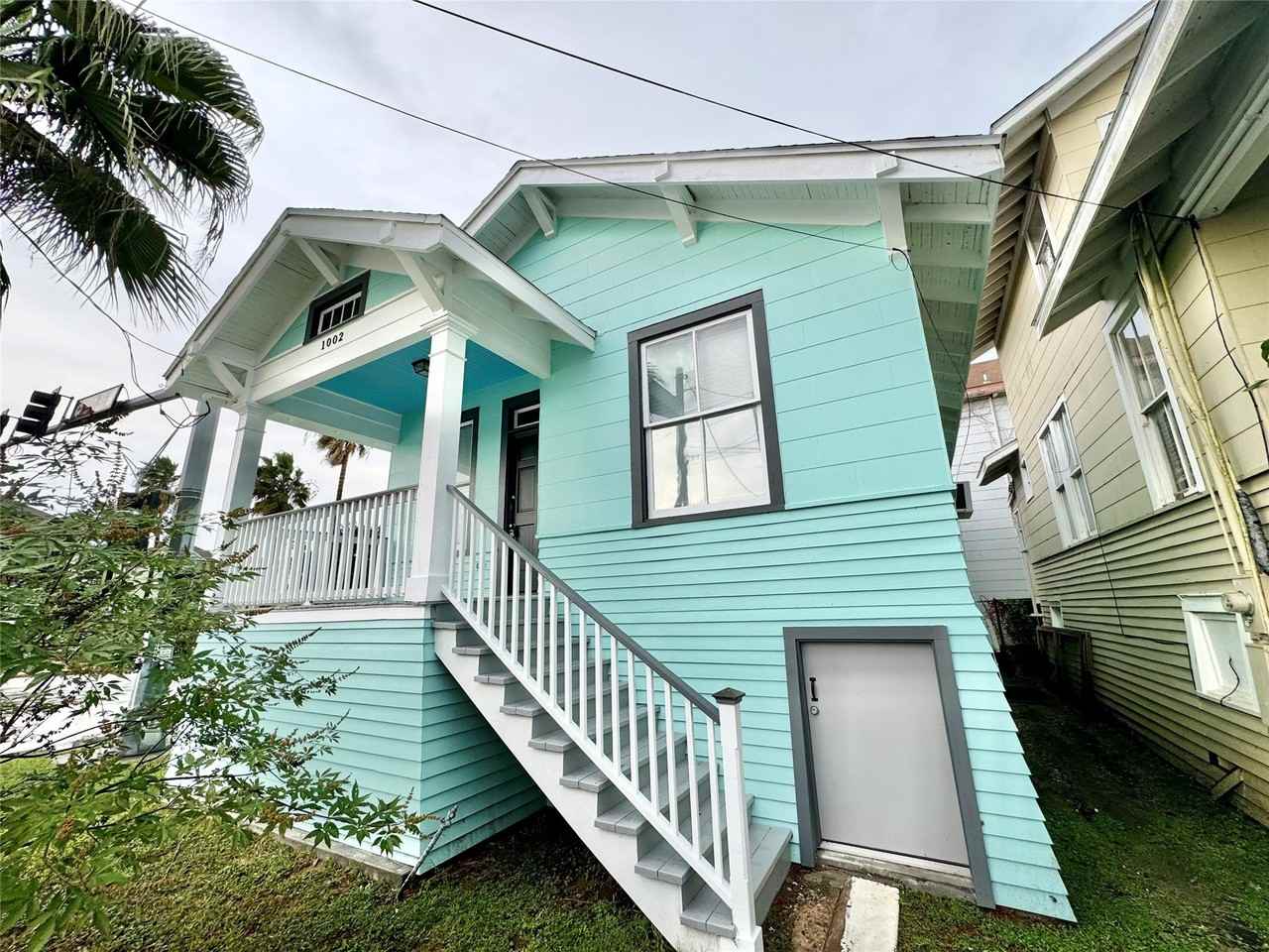 1002 12th St - Photo 3 of 22