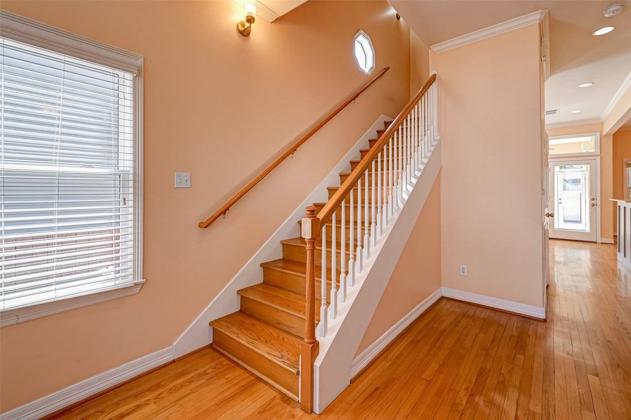 1408 W 25th St - Photo 4 of 45