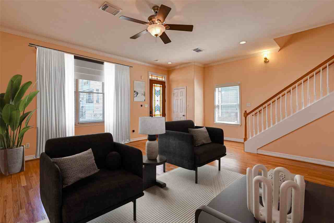 1408 W 25th St - Photo 5 of 45