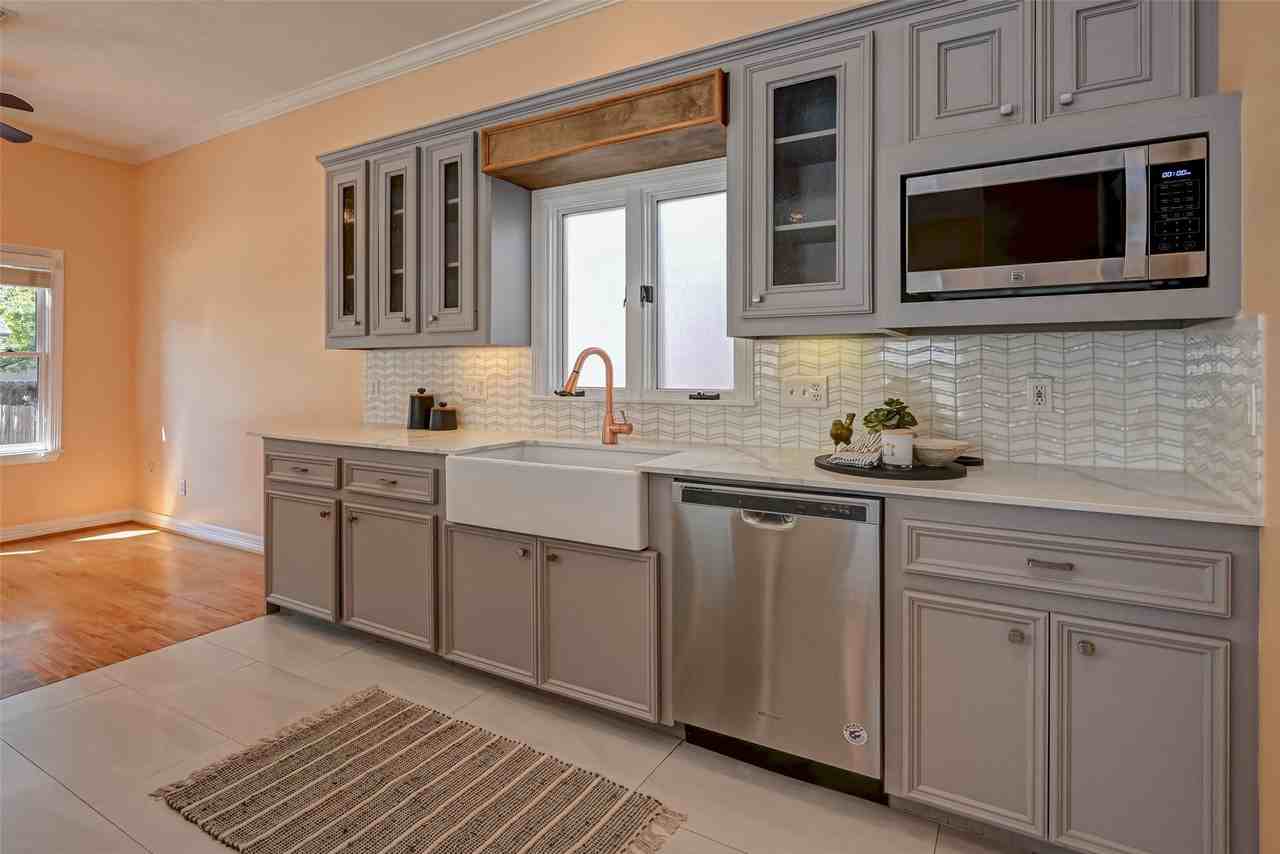 1408 W 25th St - Photo 7 of 45