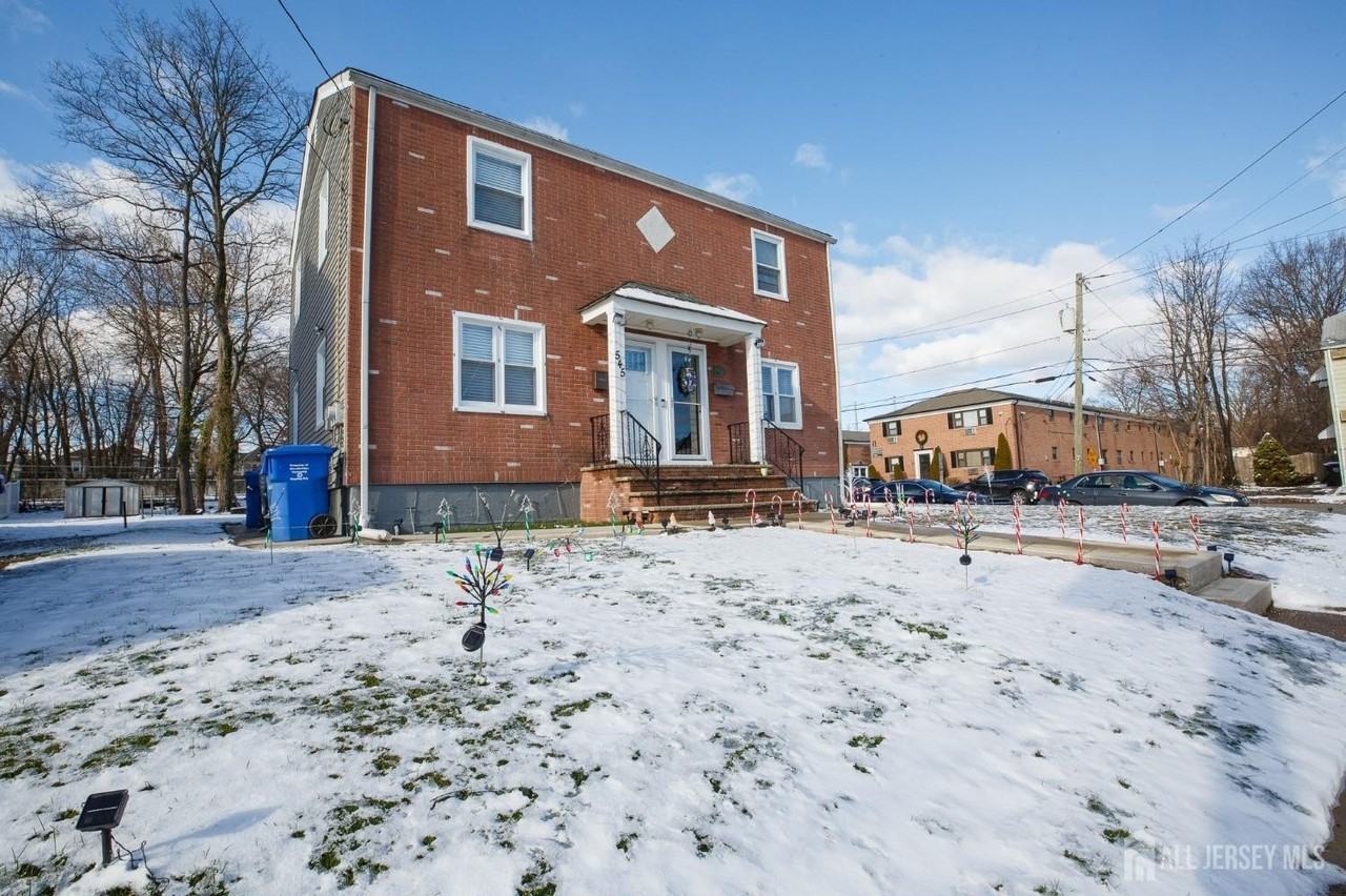 545 Olive Pl Place - Photo 2 of 18