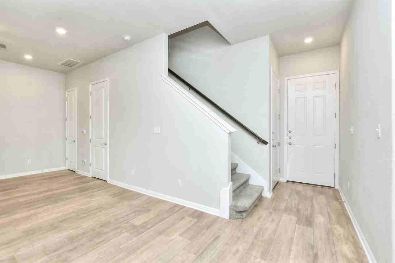 1015 Vista View Dr - Photo 7 of 25