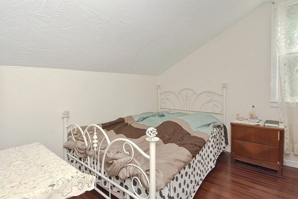 60 Valley St - Photo 4 of 37