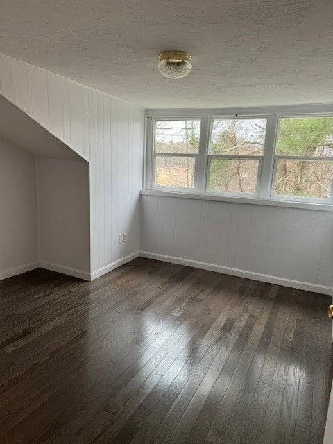 60 Valley St - Photo 5 of 37