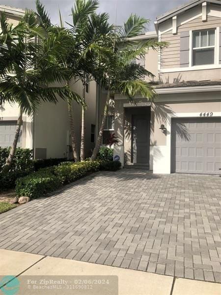 4449 Nw 48th Ter - Photo 5 of 17