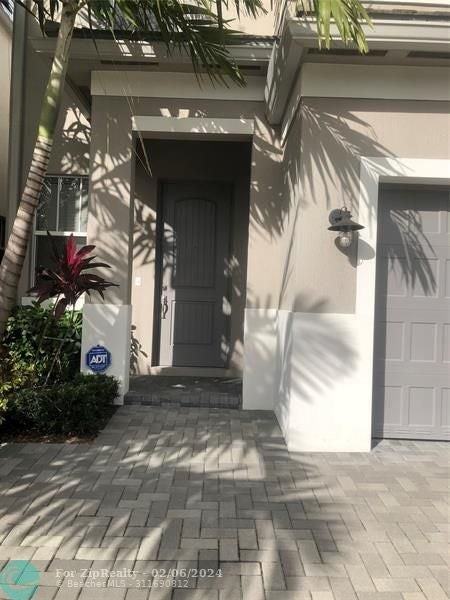 4449 Nw 48th Ter - Photo 6 of 17