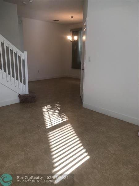 4449 Nw 48th Ter - Photo 7 of 17