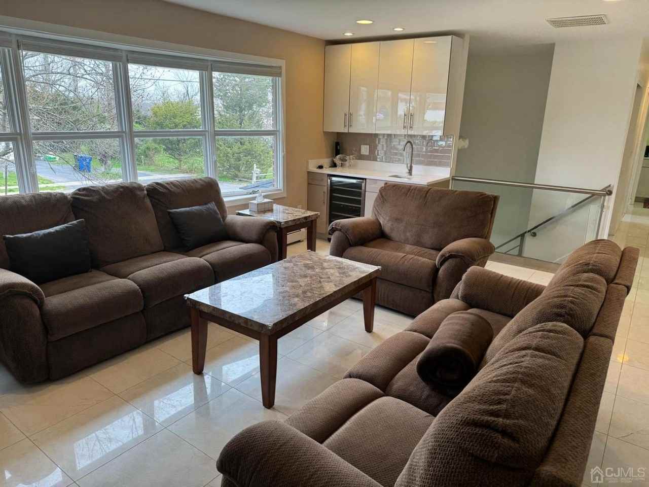 9 Holly Rd - Photo 3 of 21