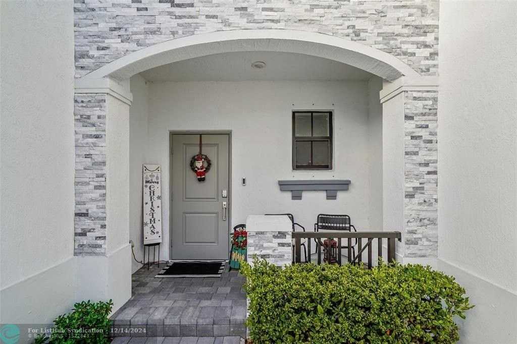 659 Nw 204th St - Photo 3 of 36