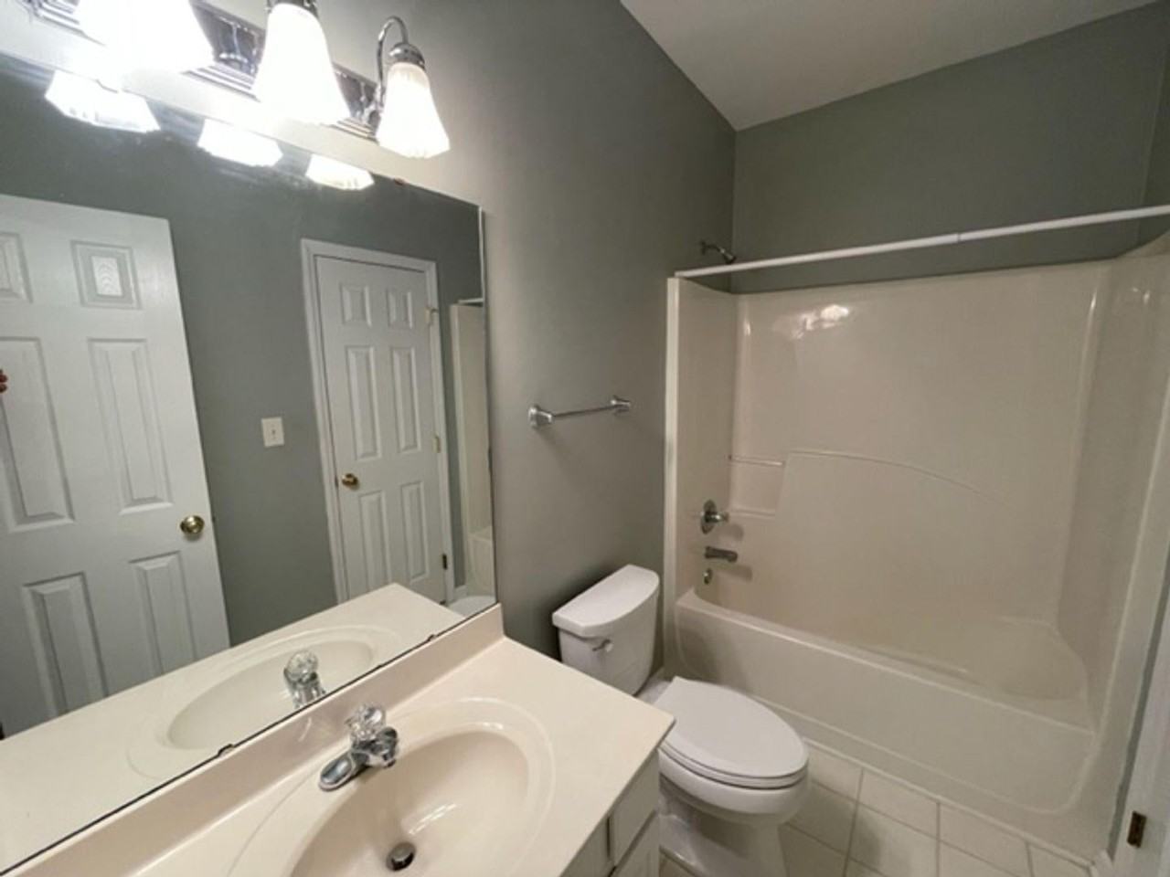 924 Glenolden Ct - Photo 3 of 19