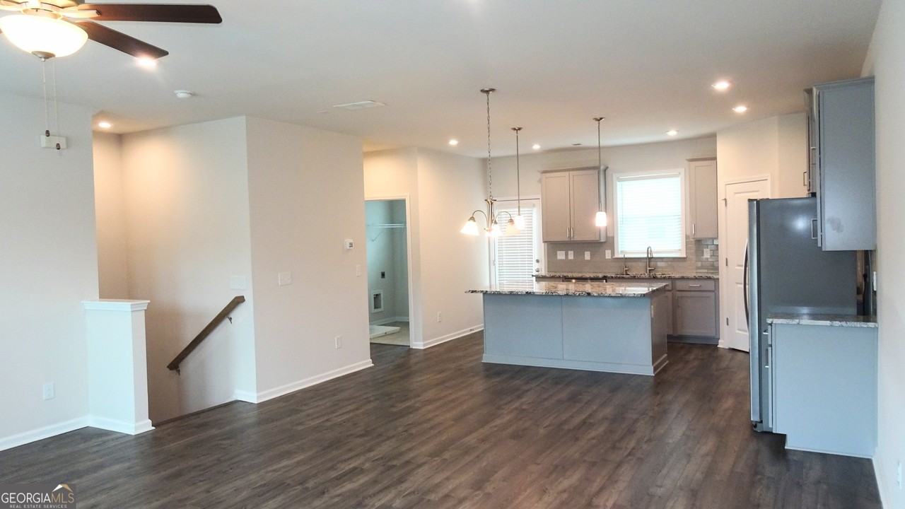 3310 Reagan Way - Photo 7 of 29