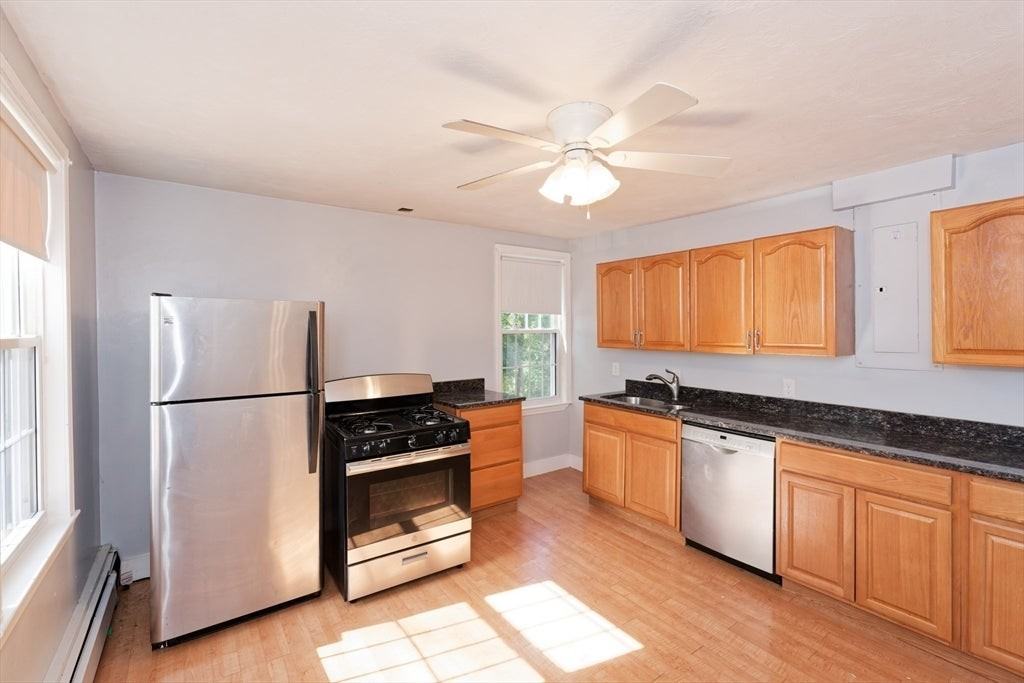 479 Gleasondale Rd - Photo 4 of 37