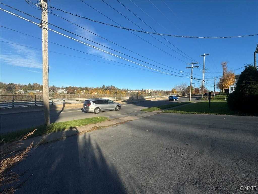 478 W 1st St - Photo 2 of 17