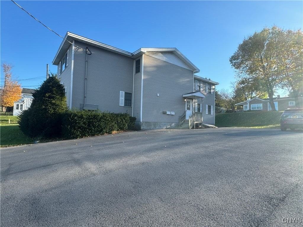 478 W 1st St - Photo 3 of 17