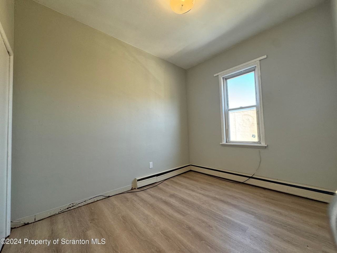 115 Lackawanna Ave - Photo 5 of 6